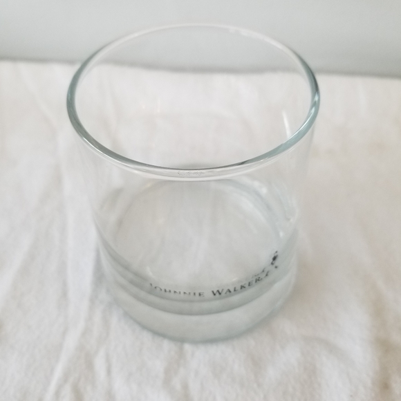 G06: JOHNNIE WALKER WHISKEY GLASS - Picture 7 of 7